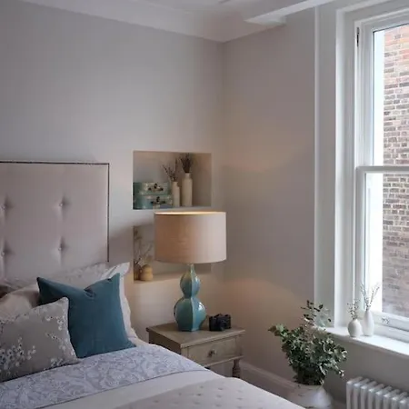 Holiday home 3 Bed Corner House Portobello Rd *