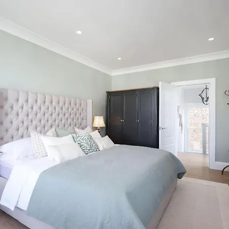 3 Bed Corner House Portobello Rd Holiday home London