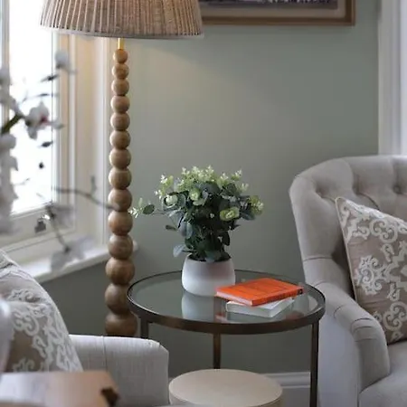 3 Bed Corner House Portobello Rd Holiday home *