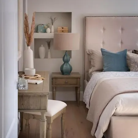 3 Bed Corner House Portobello Rd Holiday home London