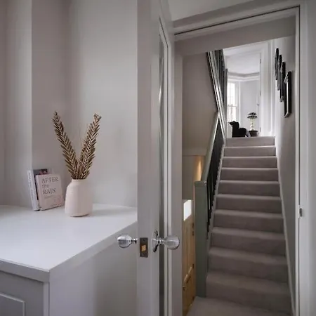 3 Bed Corner House Portobello Rd Holiday home *