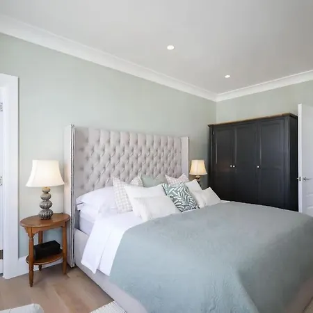 3 Bed Corner House Portobello Rd London
