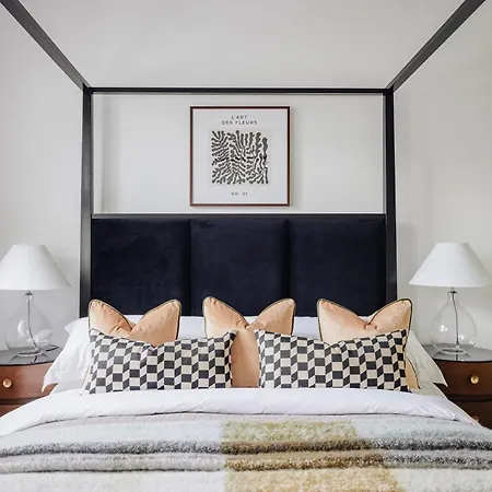 Apartment Luxury Fulham Townhouse With A Bar & Games London