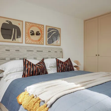 Luxury Fulham Townhouse With A Bar & Games