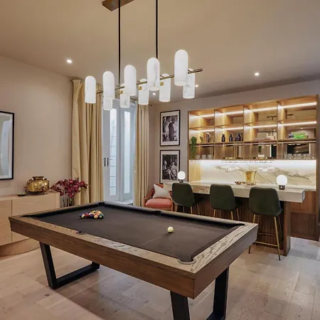 Luxury Fulham Townhouse With A Bar & Games