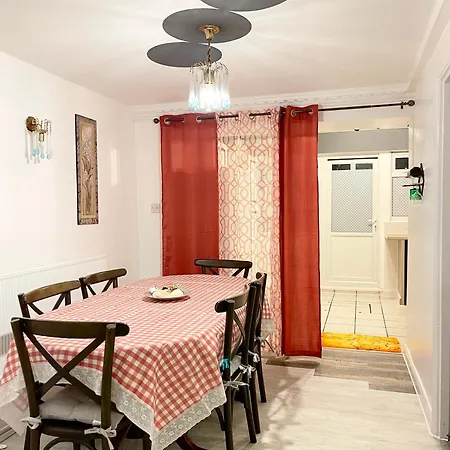 Apartment Shepherds House - Spacious 4 Bedroom