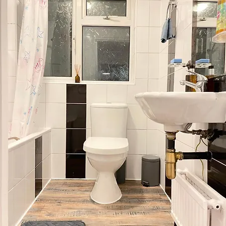 Shepherds House - Spacious 4 Bedroom *