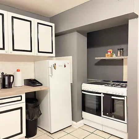 Shepherds House - Spacious 4 Bedroom Goodmayes