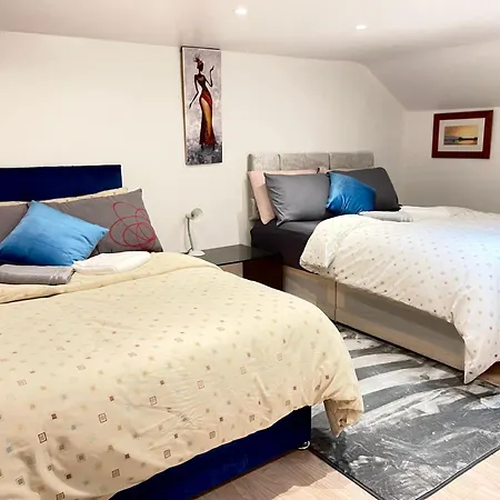 Apartment Shepherds House - Spacious 4 Bedroom
