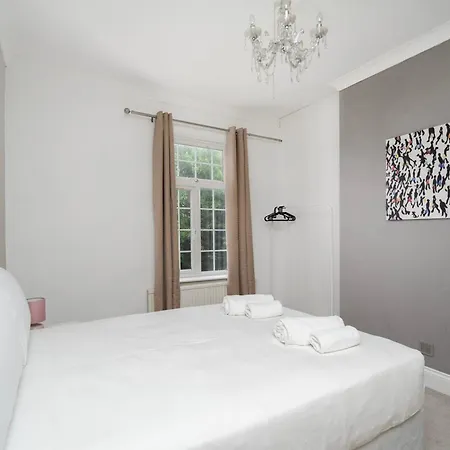 Holiday home Charming 2br House On Avenue Road *