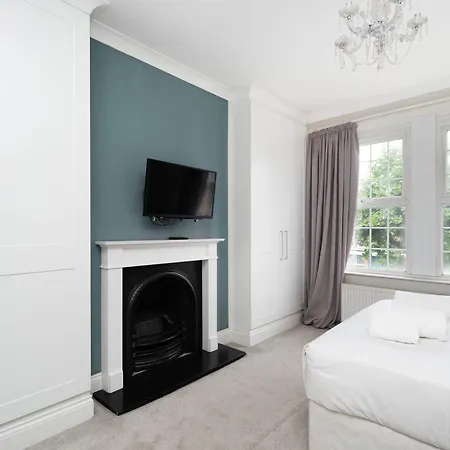 Charming 2br House On Avenue Road East Barnet