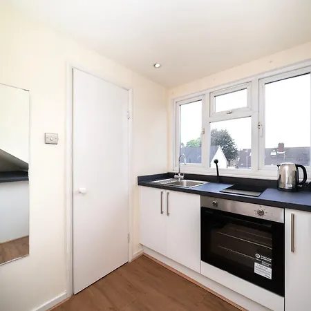 Holiday home Charming 2br House On Avenue Road East Barnet