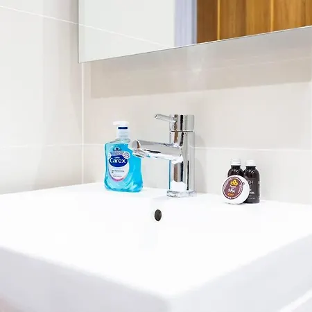Smart Kensington Retreat 2br *