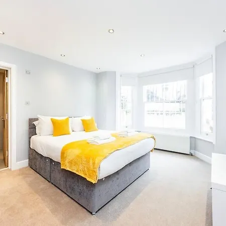 Smart Kensington Retreat 2br
