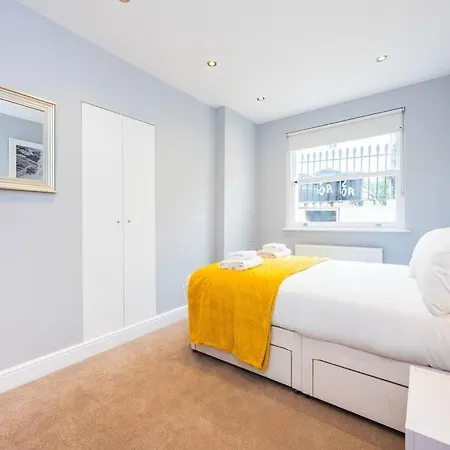 Smart Kensington Retreat 2br Apartment
