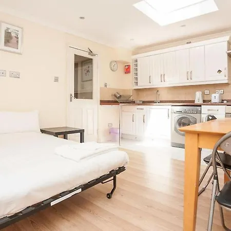 Captivating 1-bed In Apartment London