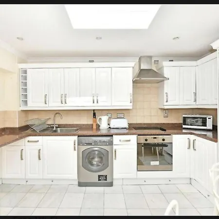 Captivating 1-bed In Apartment London