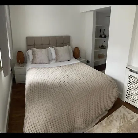 Gorgeous Flat Prime Location