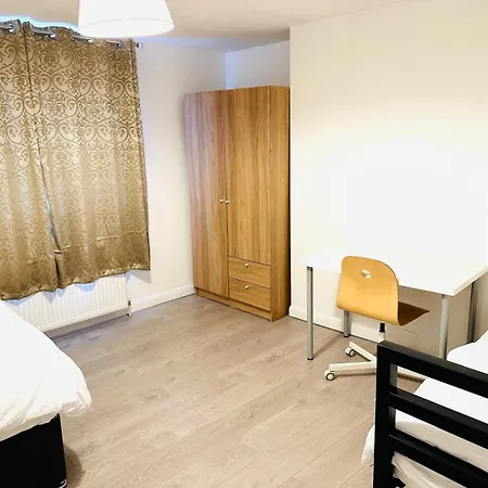 Guest house Westferry *
