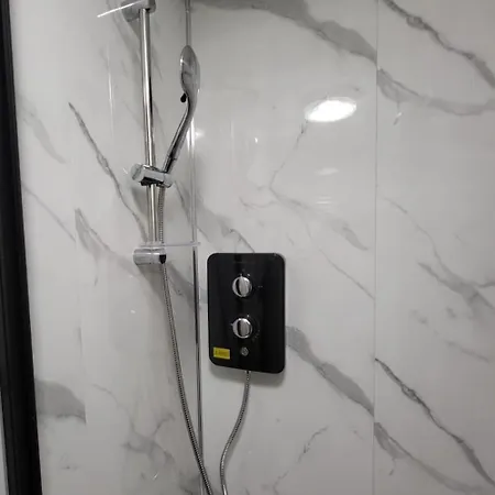 Fb3- Basement Fits 2 Near Hyde Park *