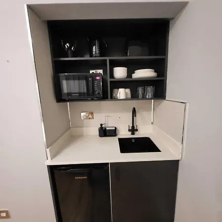 Fb3- Basement Fits 2 Near Hyde Park *