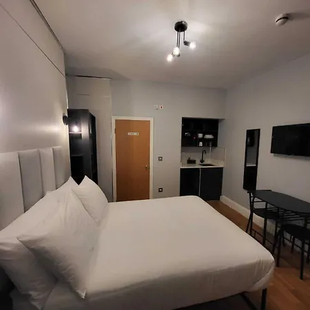 Fb3- Basement Fits 2 Near Hyde Park