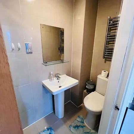 F203-fantastic Second Flr Near Hyde Park Apartment *