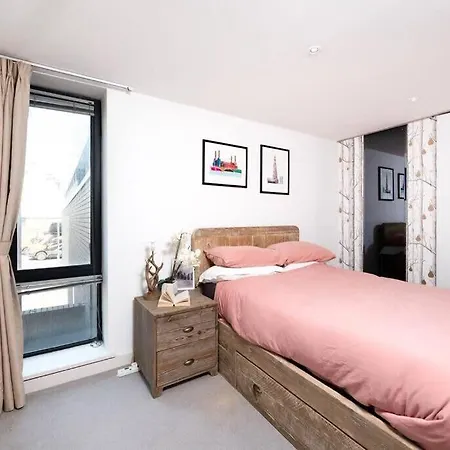 Chic Living In Stratford A Cozy 2br Flat * Londra