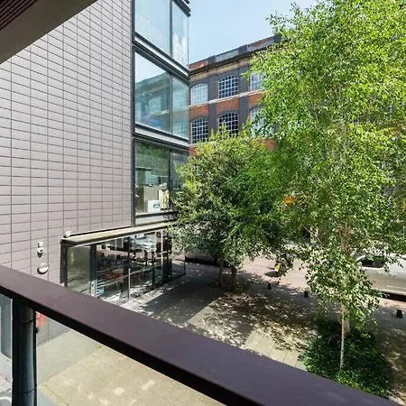 Chic Living In Stratford A Cozy 2br Flat London