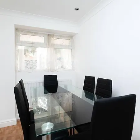 3br A Cosy Ealing Haven In London Holiday home