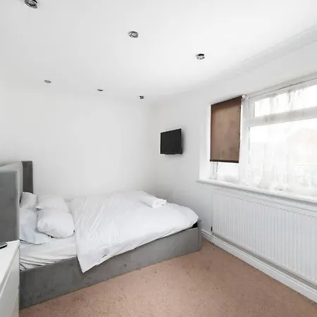 3br A Cosy Ealing Haven In London Holiday home *