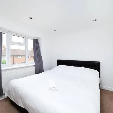 3br A Cosy Ealing Haven In London *