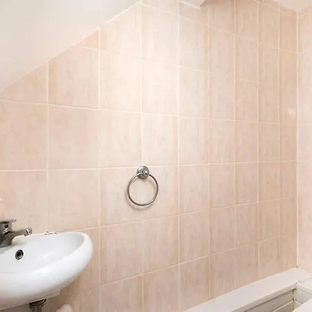 3br A Cosy Ealing Haven In London * Northolt (Greater London)