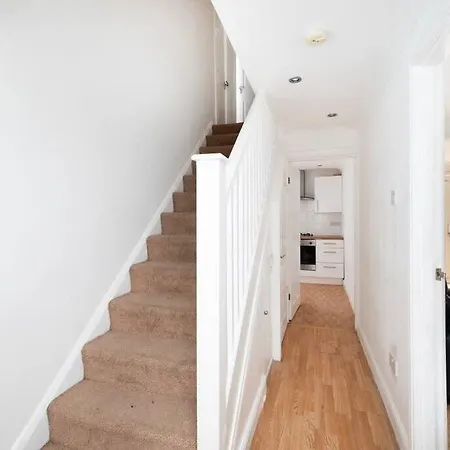 3br A Cosy Ealing Haven In London Holiday home