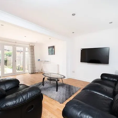 Holiday home 3br A Cosy Ealing Haven In London