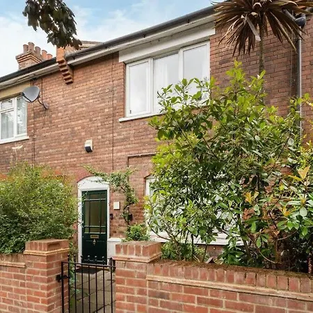 3br House A Perfect Group Getaway Holiday home London