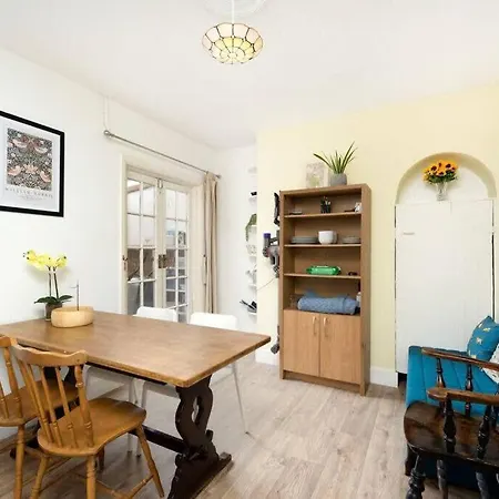 Holiday home 3br House A Perfect Group Getaway London