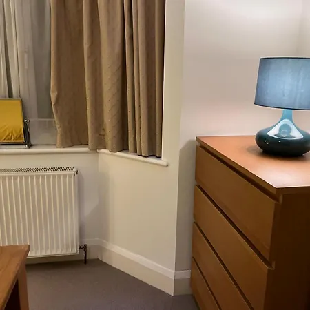 Extra Large, Modern Family In London Close To Station And Central London Finchley