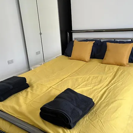 Extra Large, Modern Family In London Close To Station And Central London Finchley