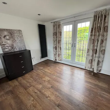 Extra Large, Modern Family In London Close To Station And Central London * Finchley