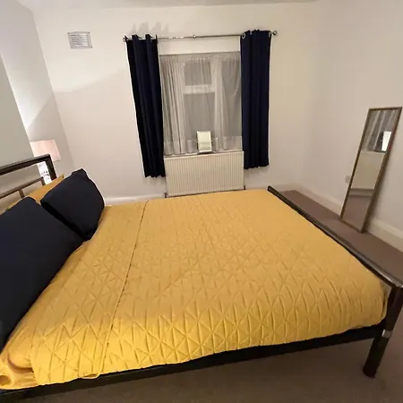 Holiday home Extra Large, Modern Family In London Close To Station And Central London
