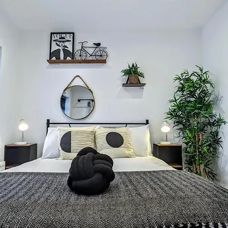 Innit Townhouse *