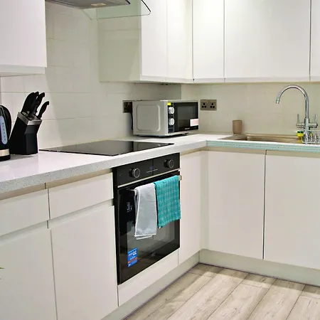 Beautiful Flat Near - Entire Flat - Equipped Kitchen - Private Bathroom *