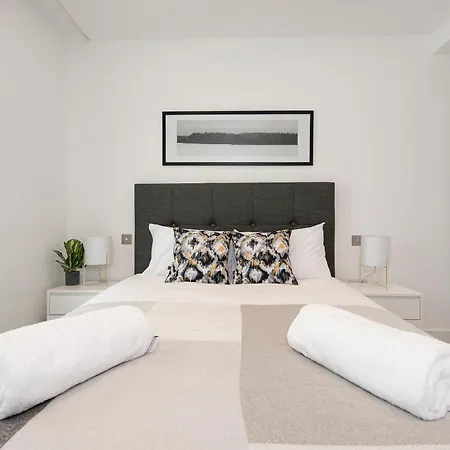 Battersea Power Station 2 Bed Close To Harrods Apartment London
