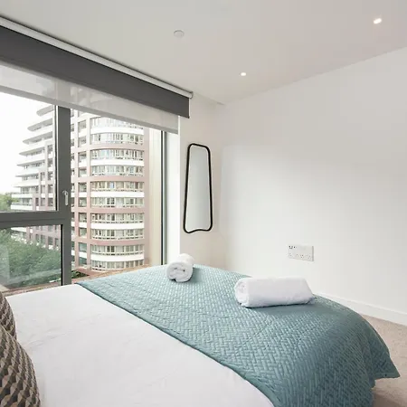 Battersea Power Station 2 Bed Close To Harrods