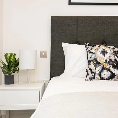 Battersea Power Station 2 Bed Close To Harrods Apartment London