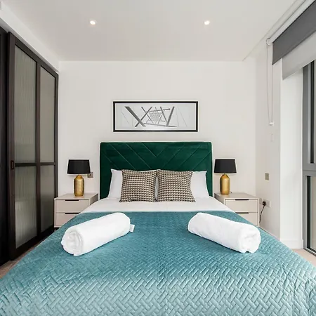 Battersea Power Station 2 Bed Close To Harrods * London