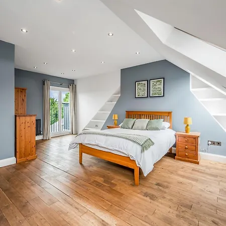 Holiday home Pass The Keys Wonderful Six Bed Victorian In *