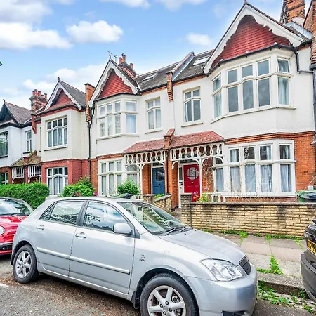 Holiday home Pass The Keys Wonderful Six Bed Victorian In
