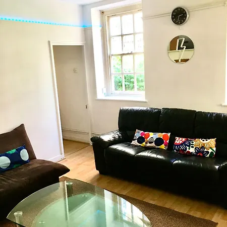 Comfy Private Bedrooms In Heart Of Guest house *